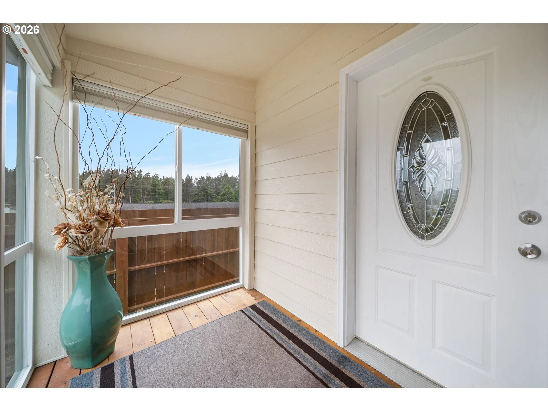 Porch, Screened in