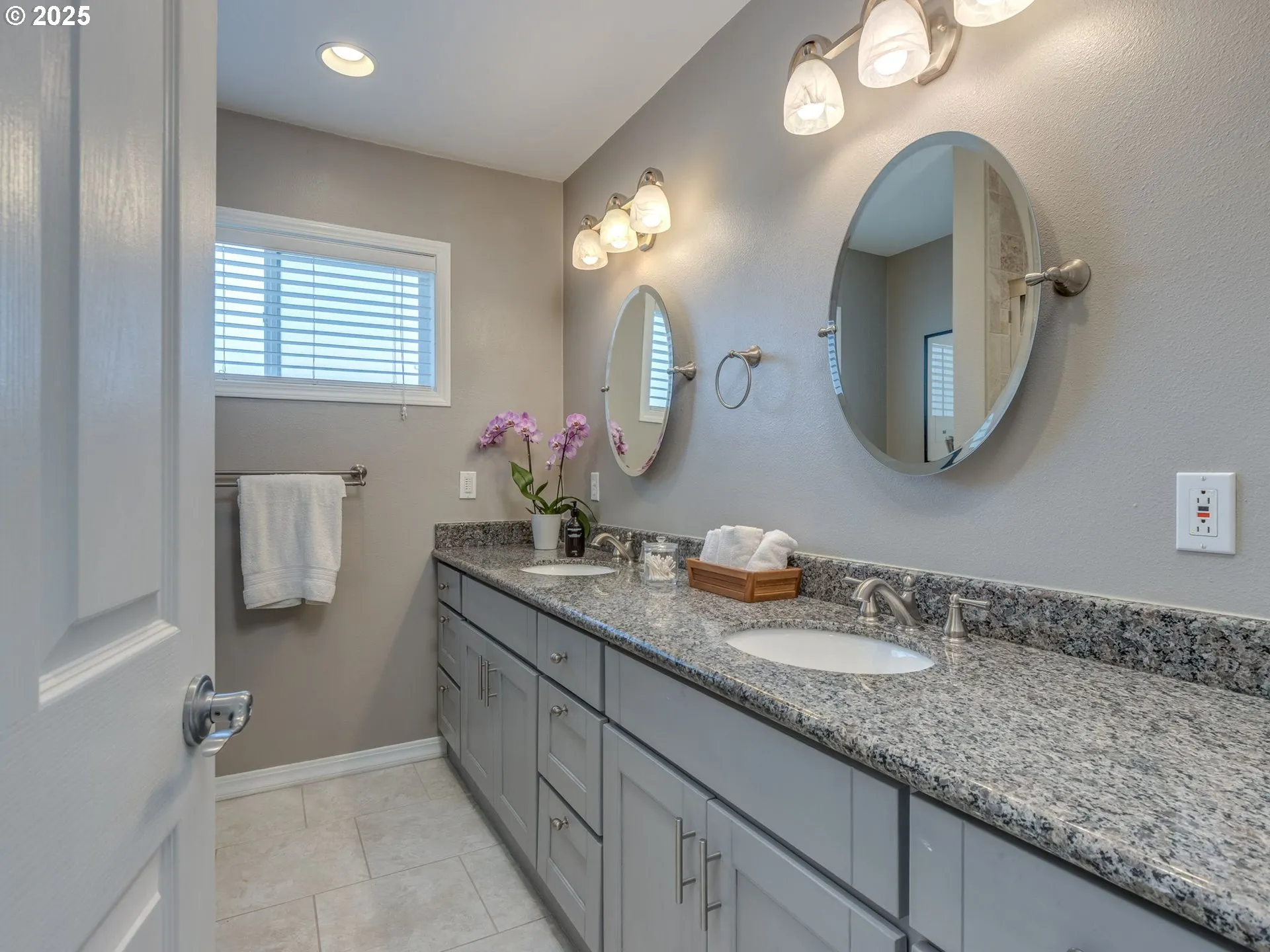 Bathroom-Upper