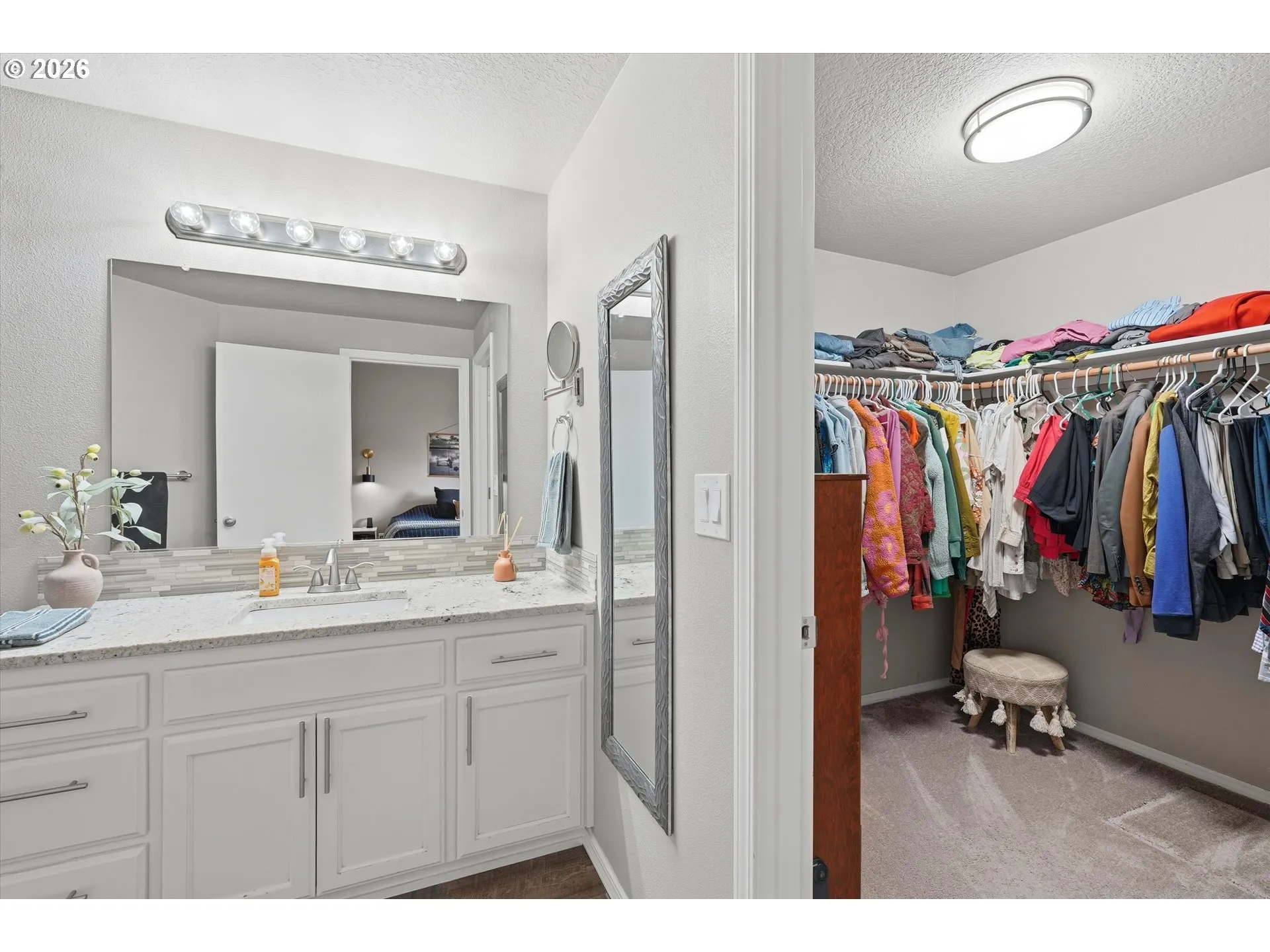Bathroom, Attached-Walk-In Closet