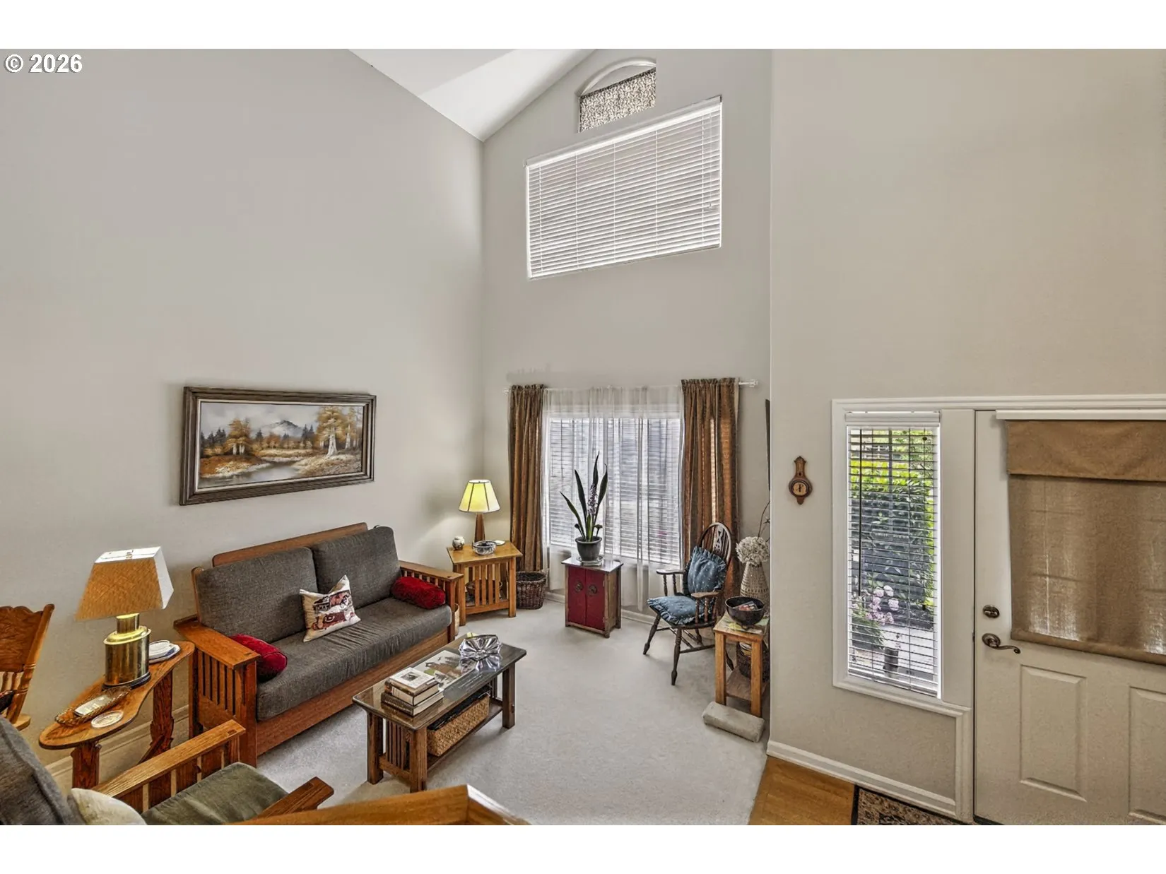 Living Room/Entrance