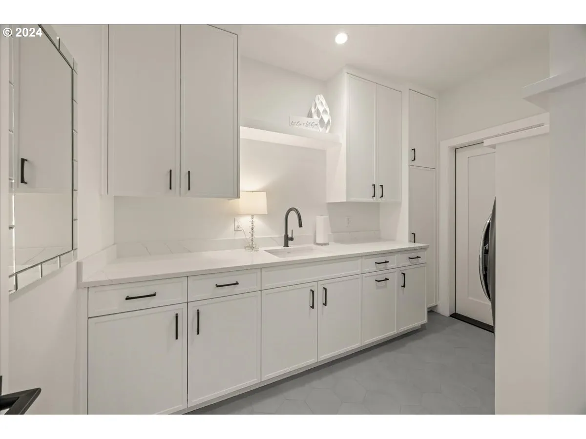 Laundry-Upper