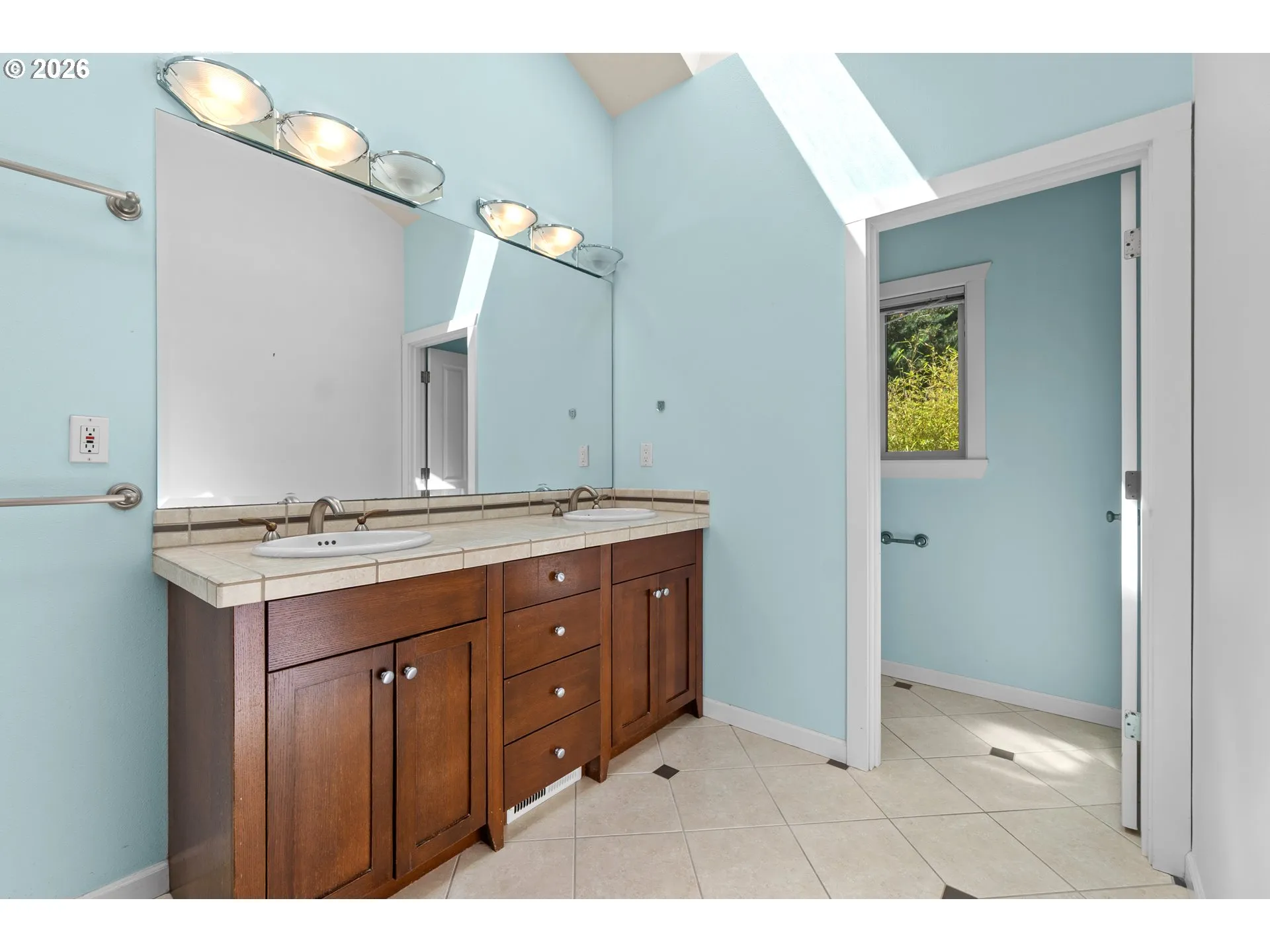 Bathroom, Attached