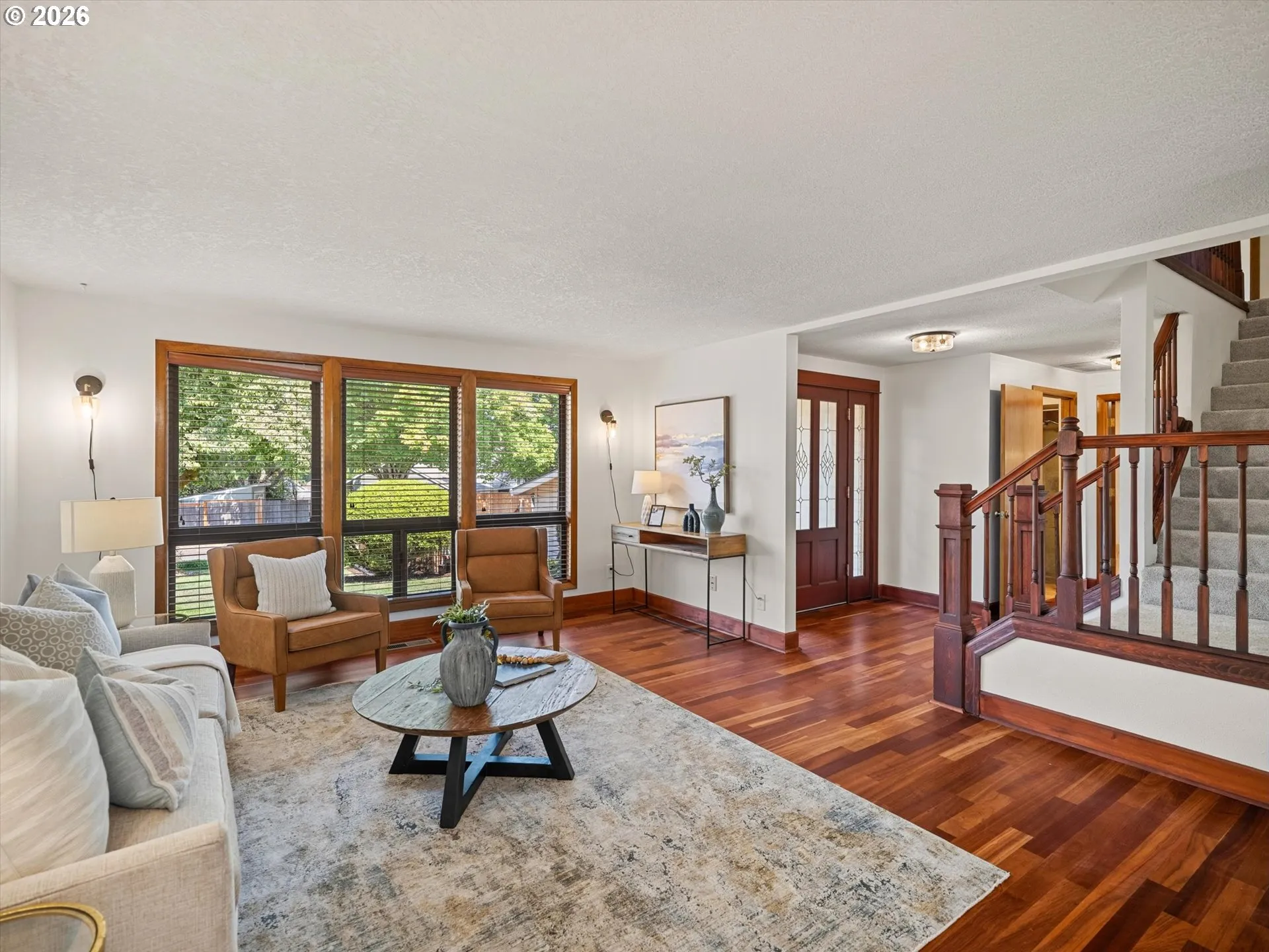Living Room/Entrance