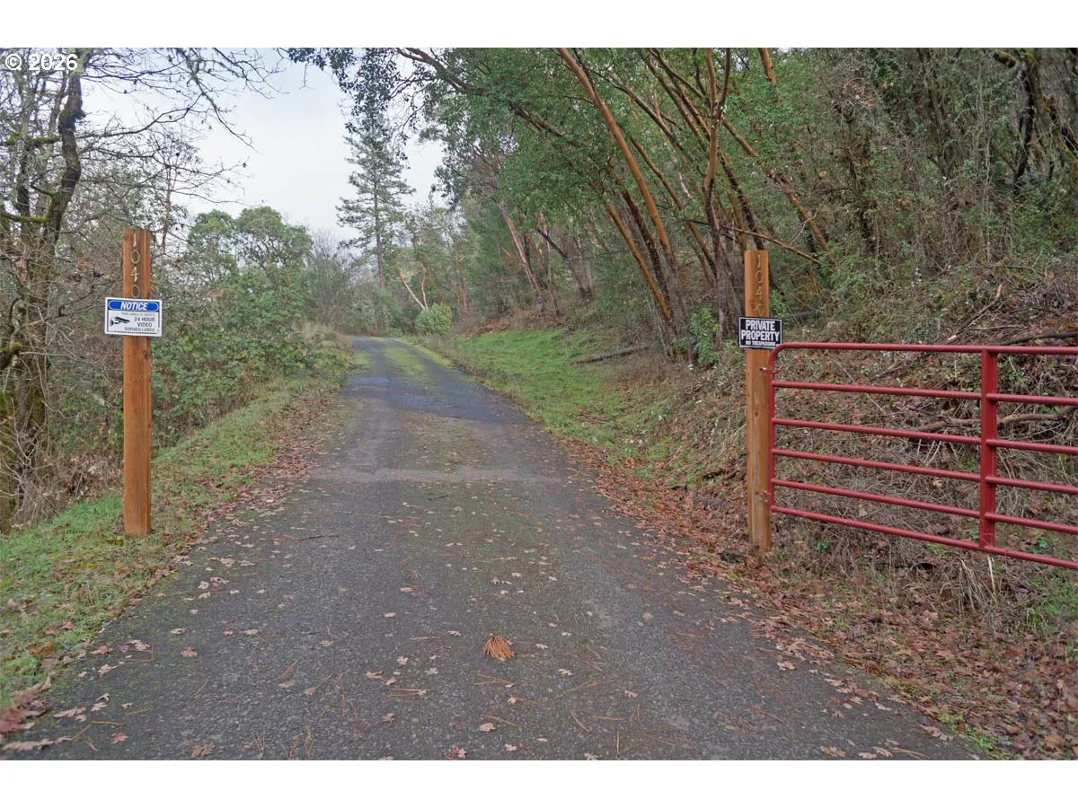 Driveway-Gated