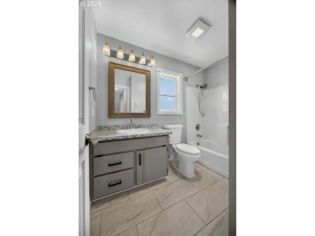 Bathroom-Upper
