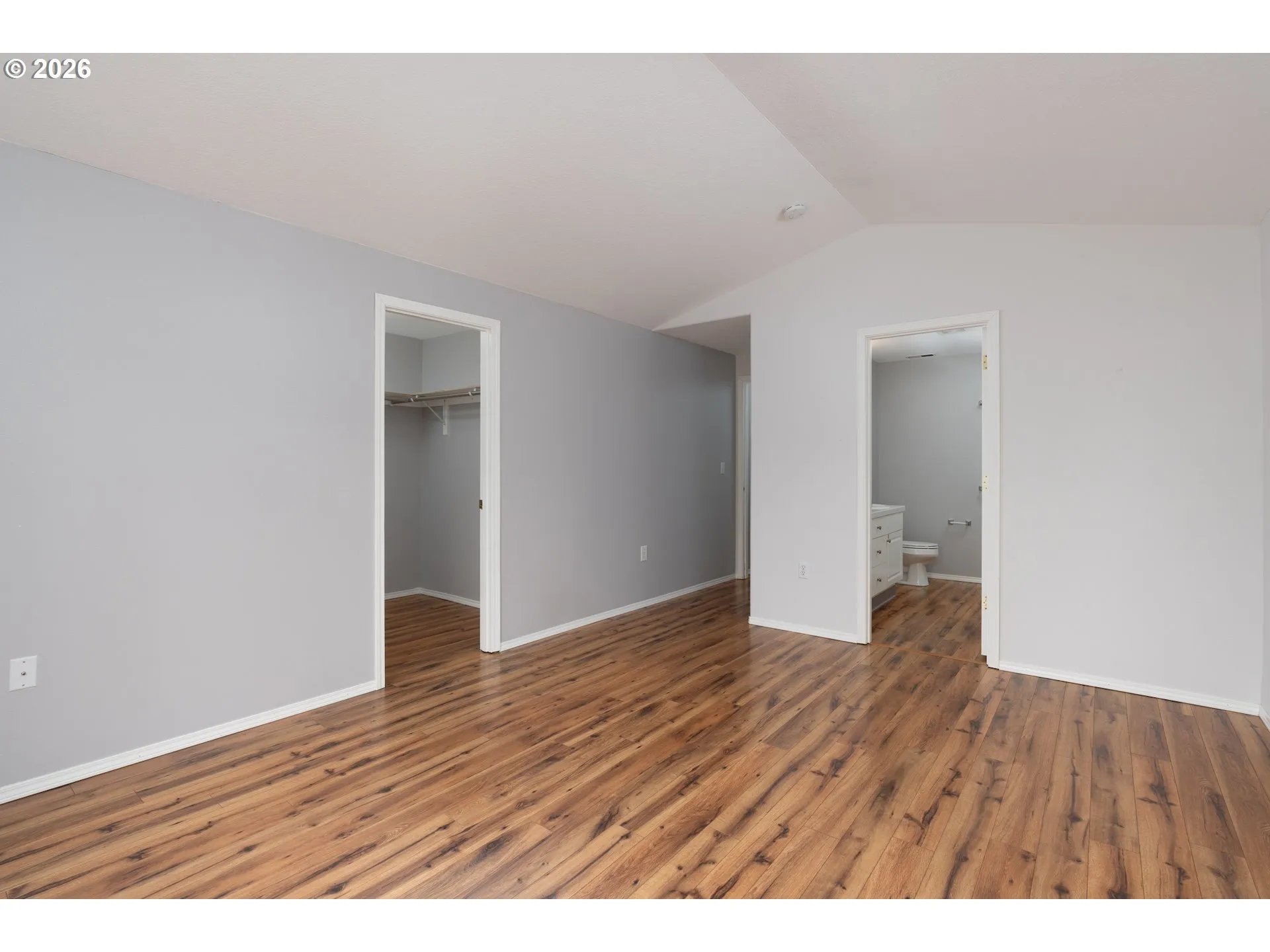 Bedroom, Owner's Suite-Vaulted Ceilings
