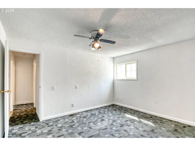 Bedroom, Primary