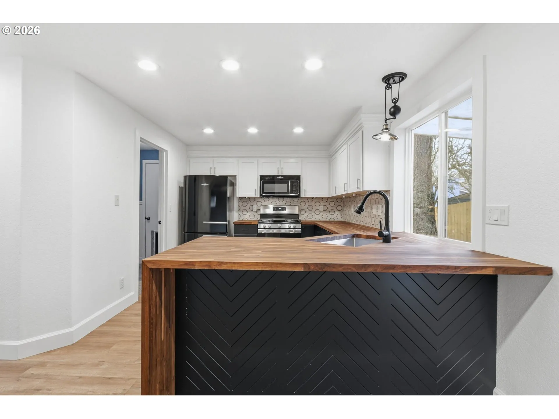 Kitchen-Breakfast Bar