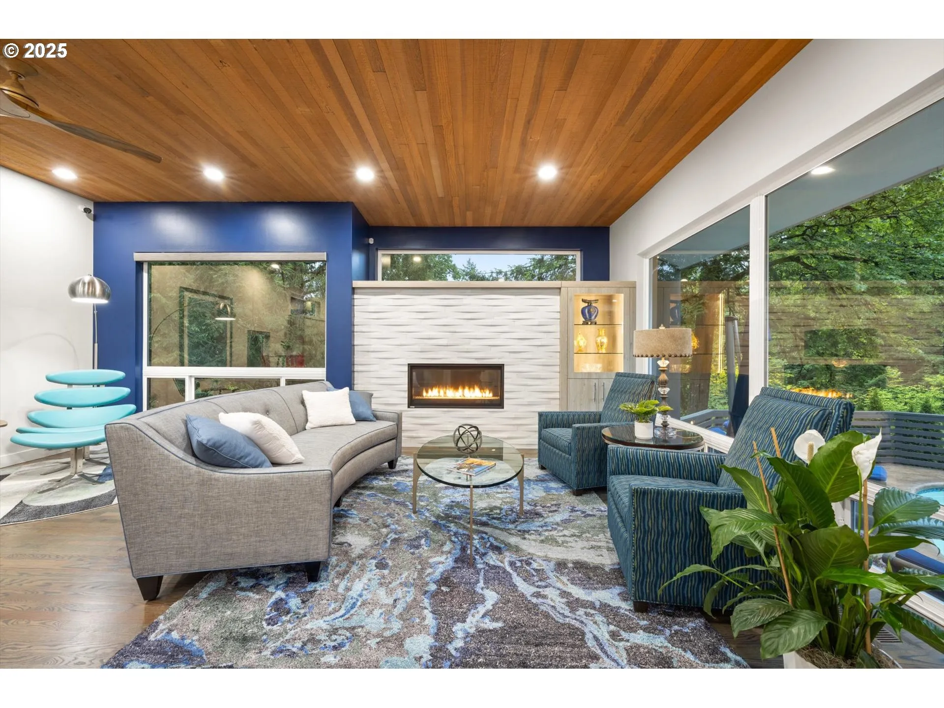 Living Room-Fireplace