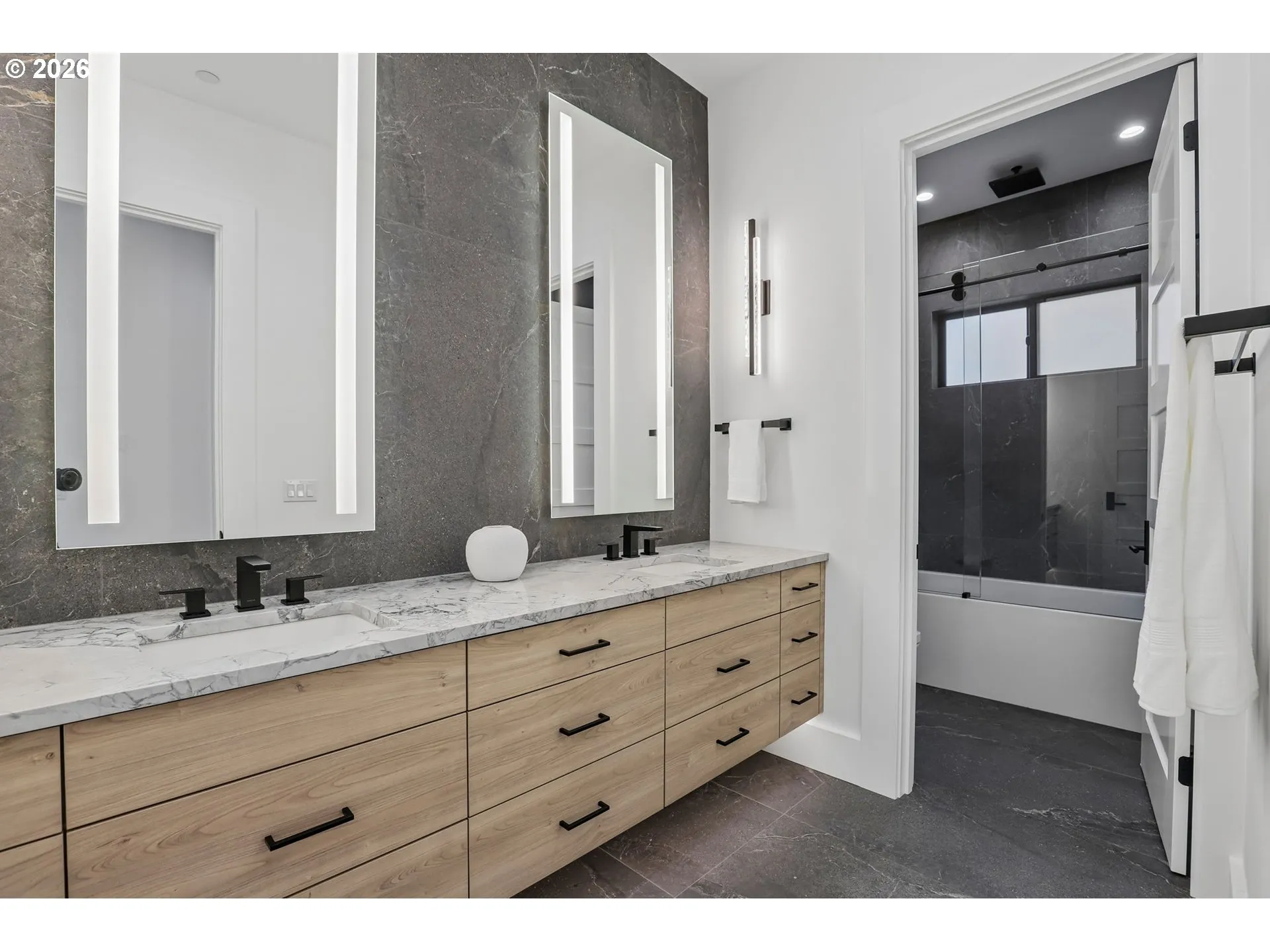 Bathroom-Upper