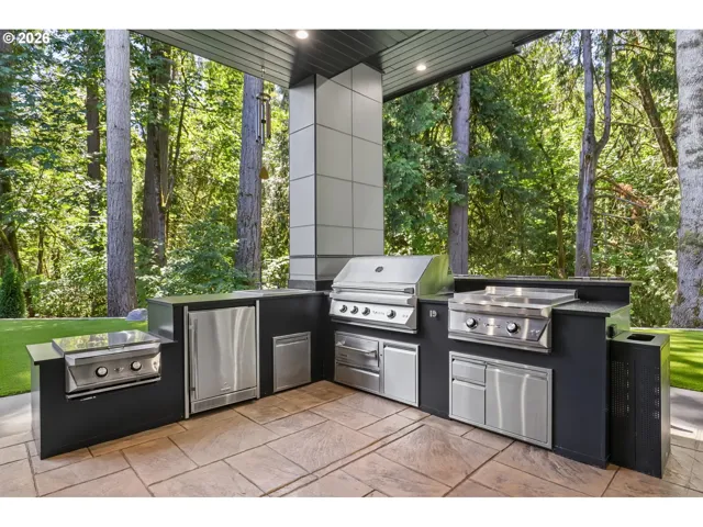 Kitchen/Outside