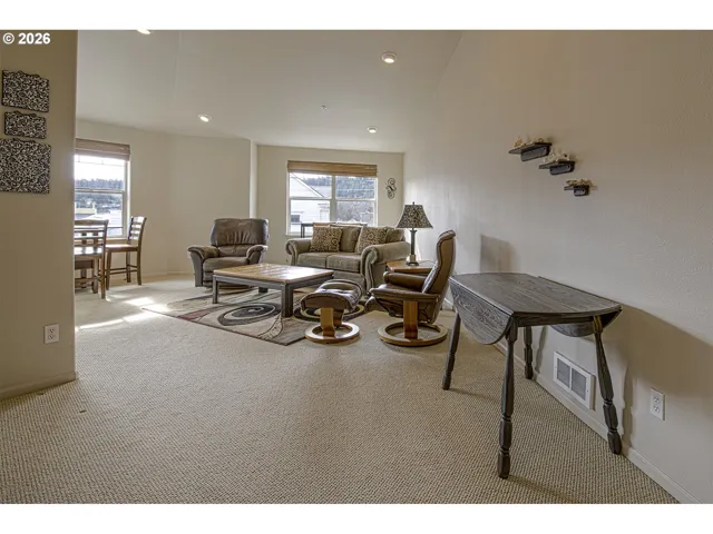 Living Room-Vaulted Ceilings