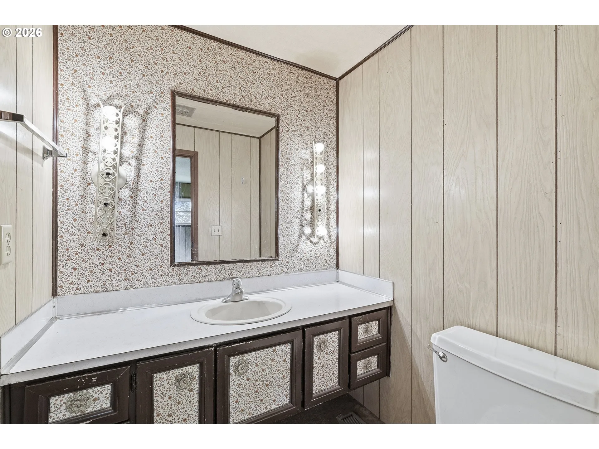 Bathroom, Attached