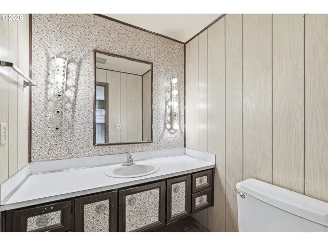 Bathroom, Attached