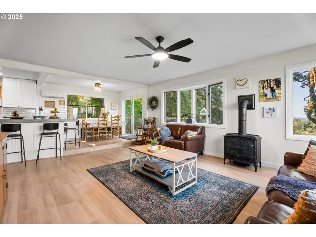 Living Room-Fireplace