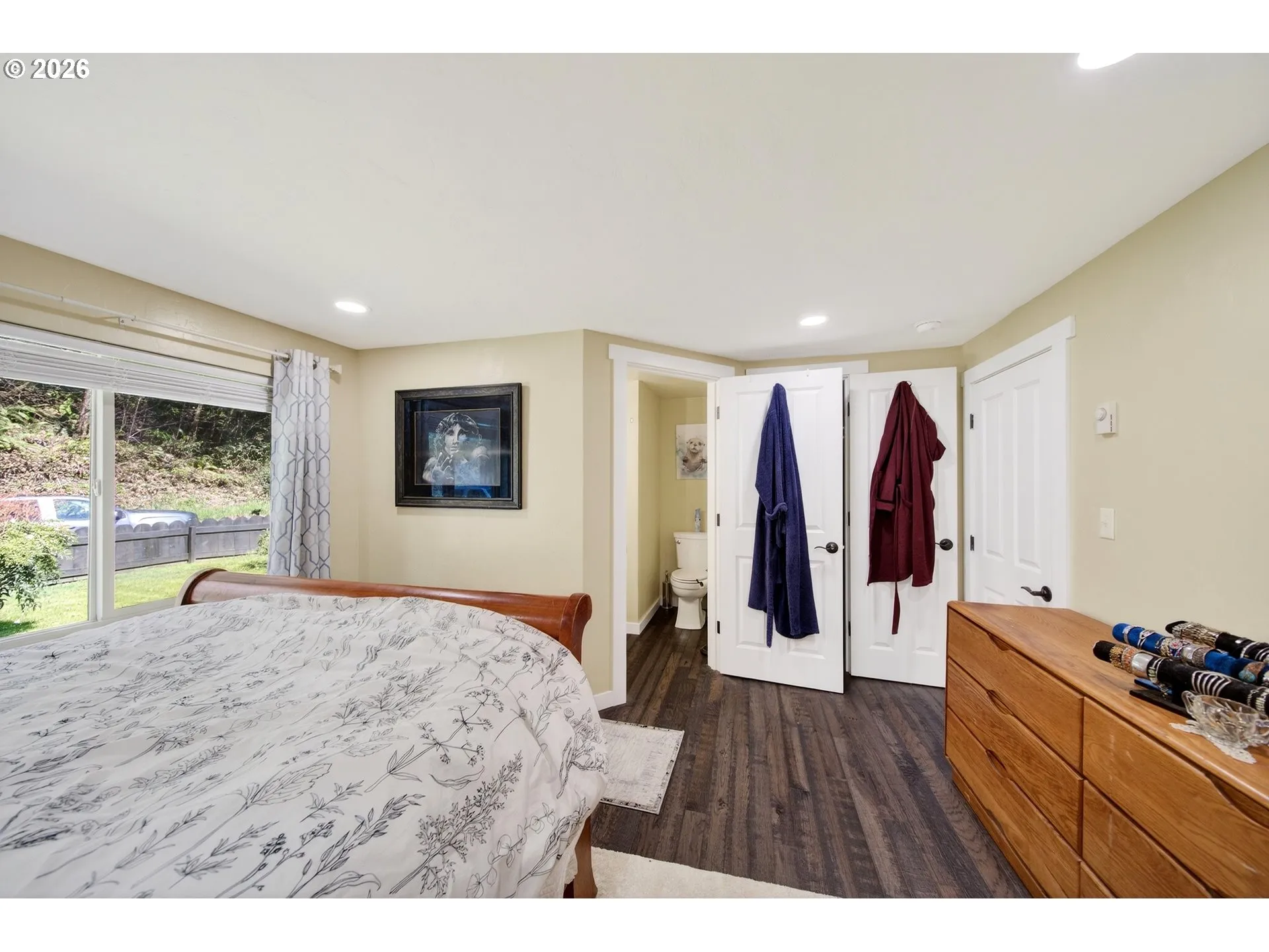 Bedroom, Primary