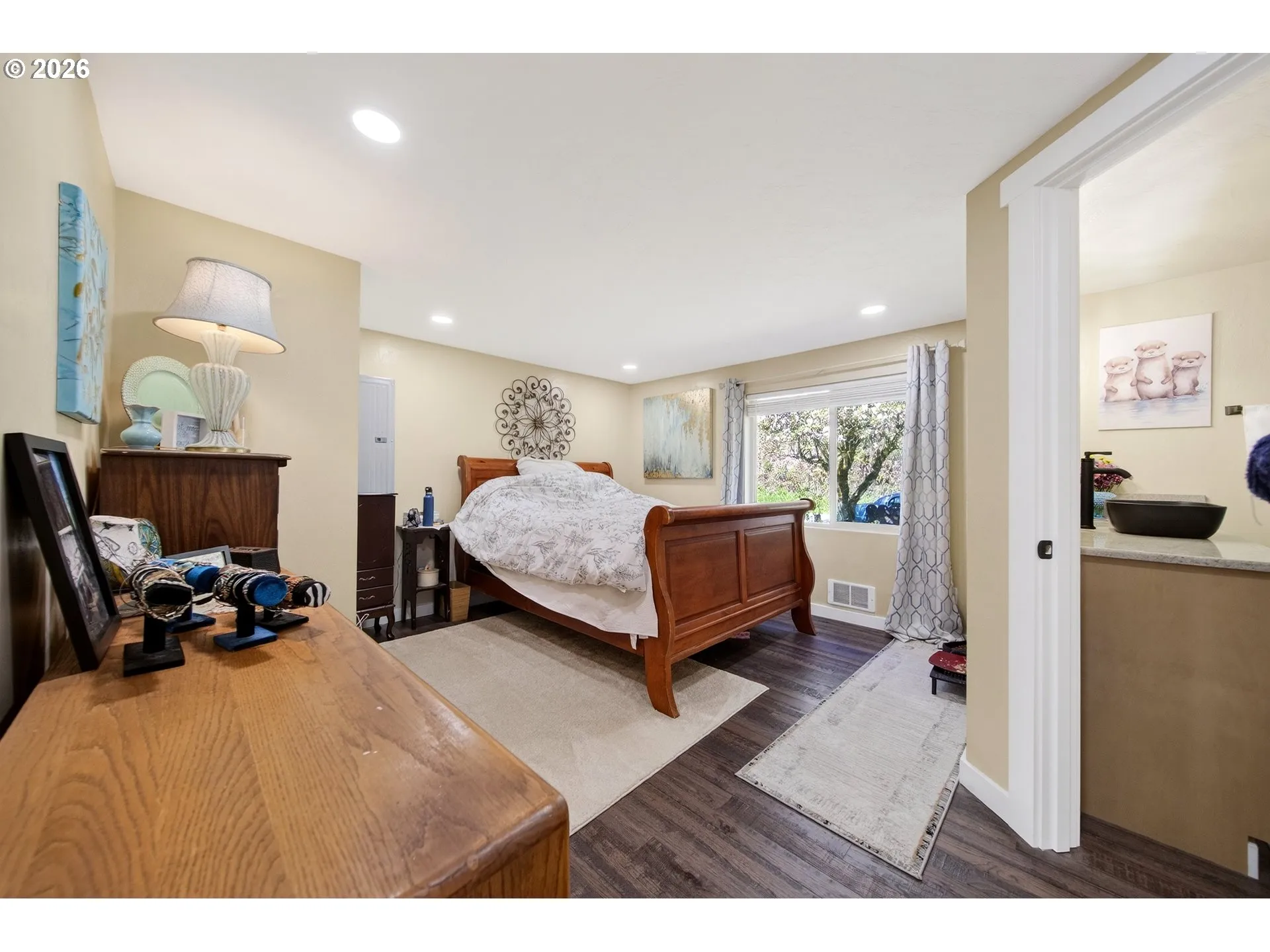 Bedroom, Primary