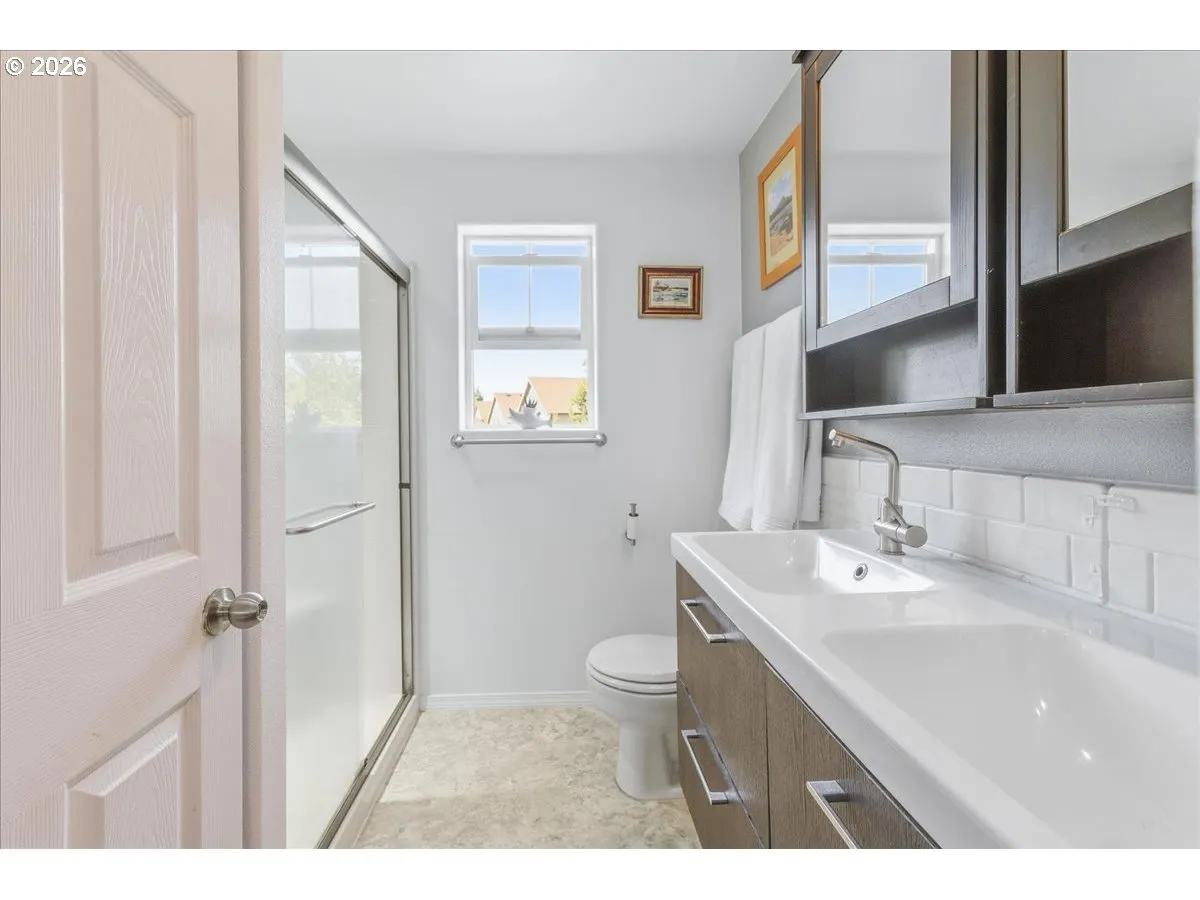 En Suite Bathroom-Upper