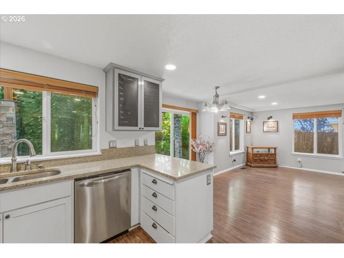 Kitchen/Nook-Eating Area