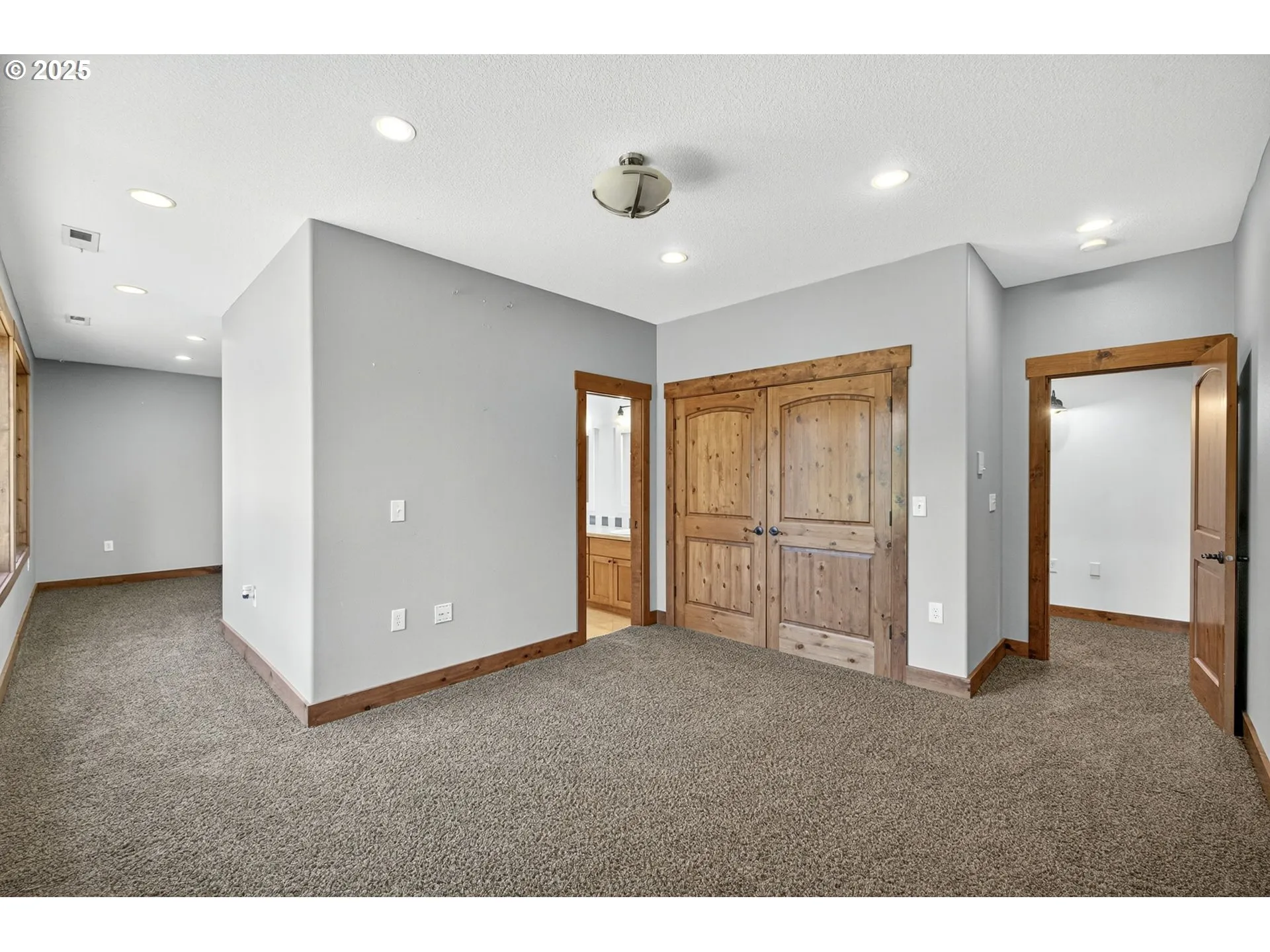 Bedroom-Full Bathroom