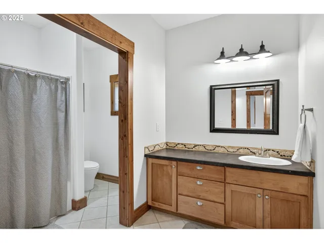 Bathroom-Upper