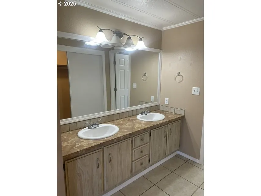 Primary Bedroom-Attached Bathroom