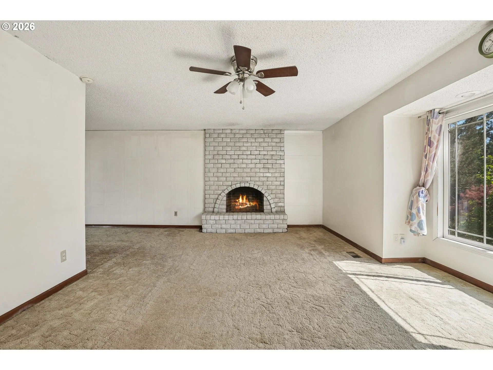 Living Room-Fireplace