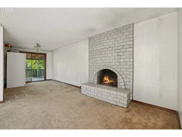 Living Room-Fireplace
