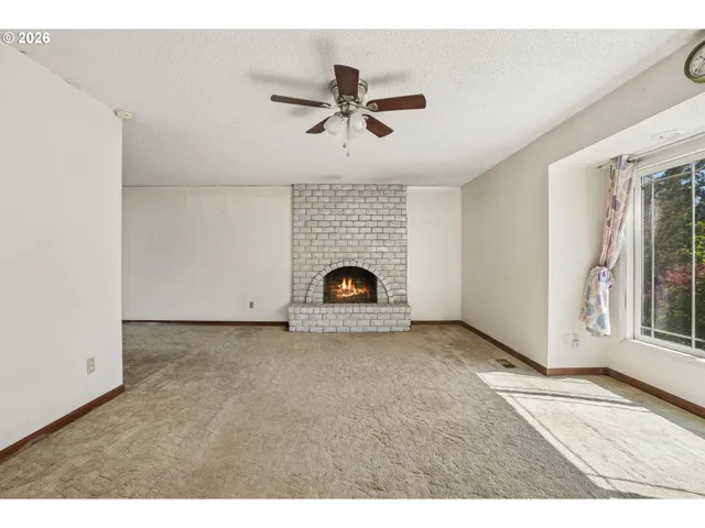 Living Room-Fireplace