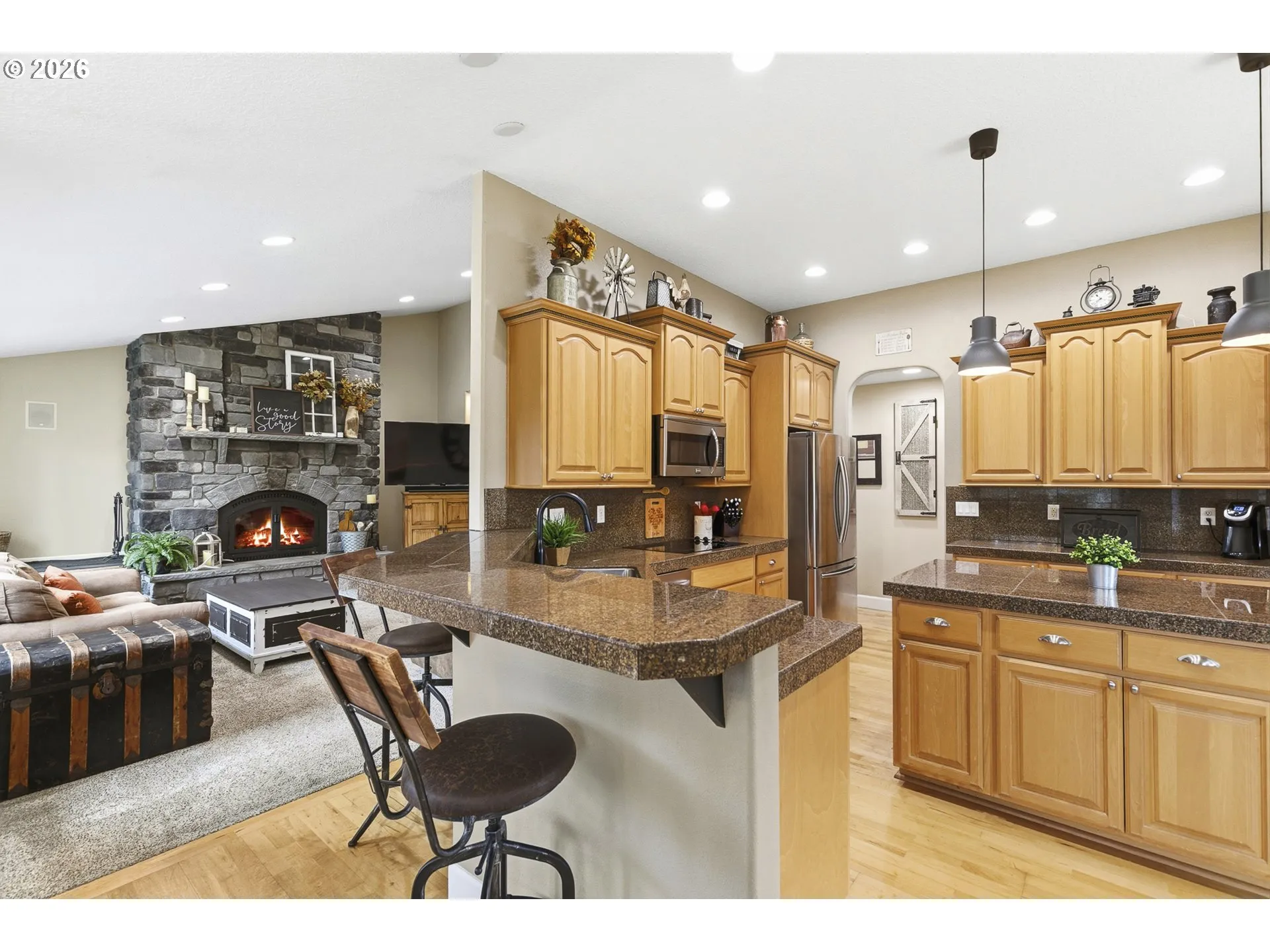 Kitchen-Breakfast Bar