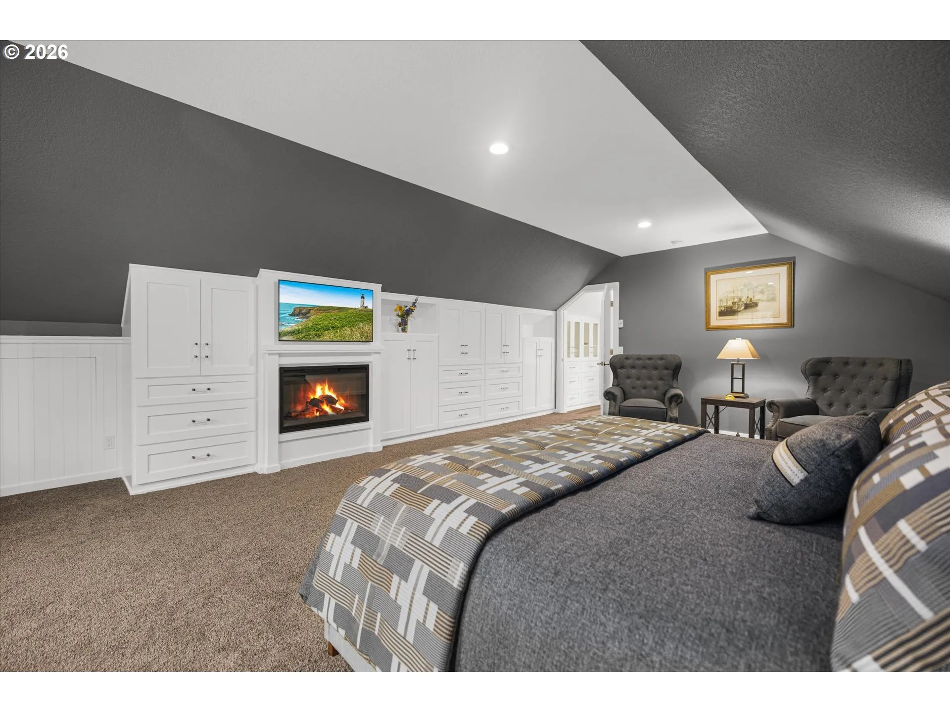 Bedroom, Primary-Upper