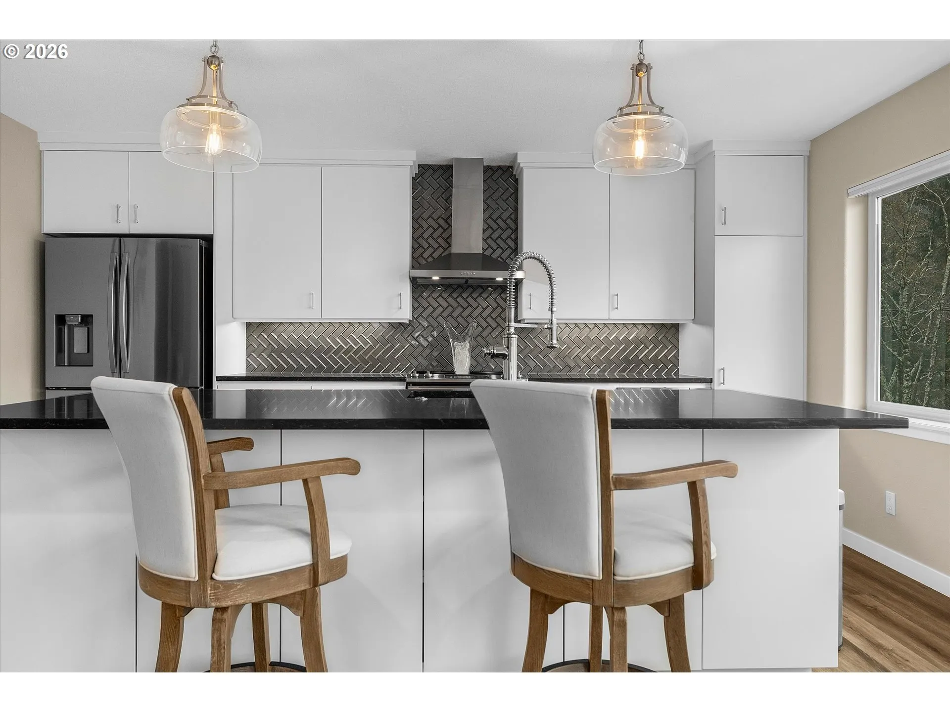 Kitchen-Breakfast Bar