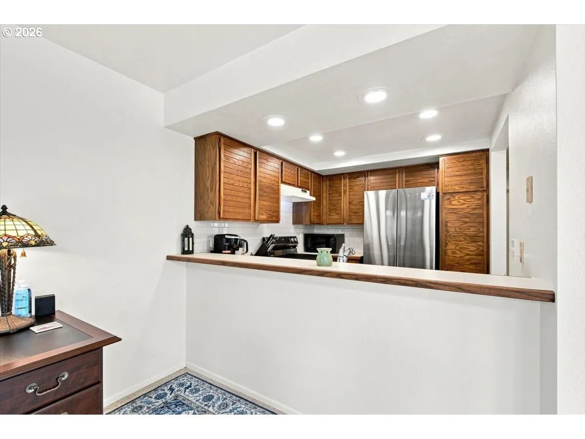 Kitchen-Breakfast Bar
