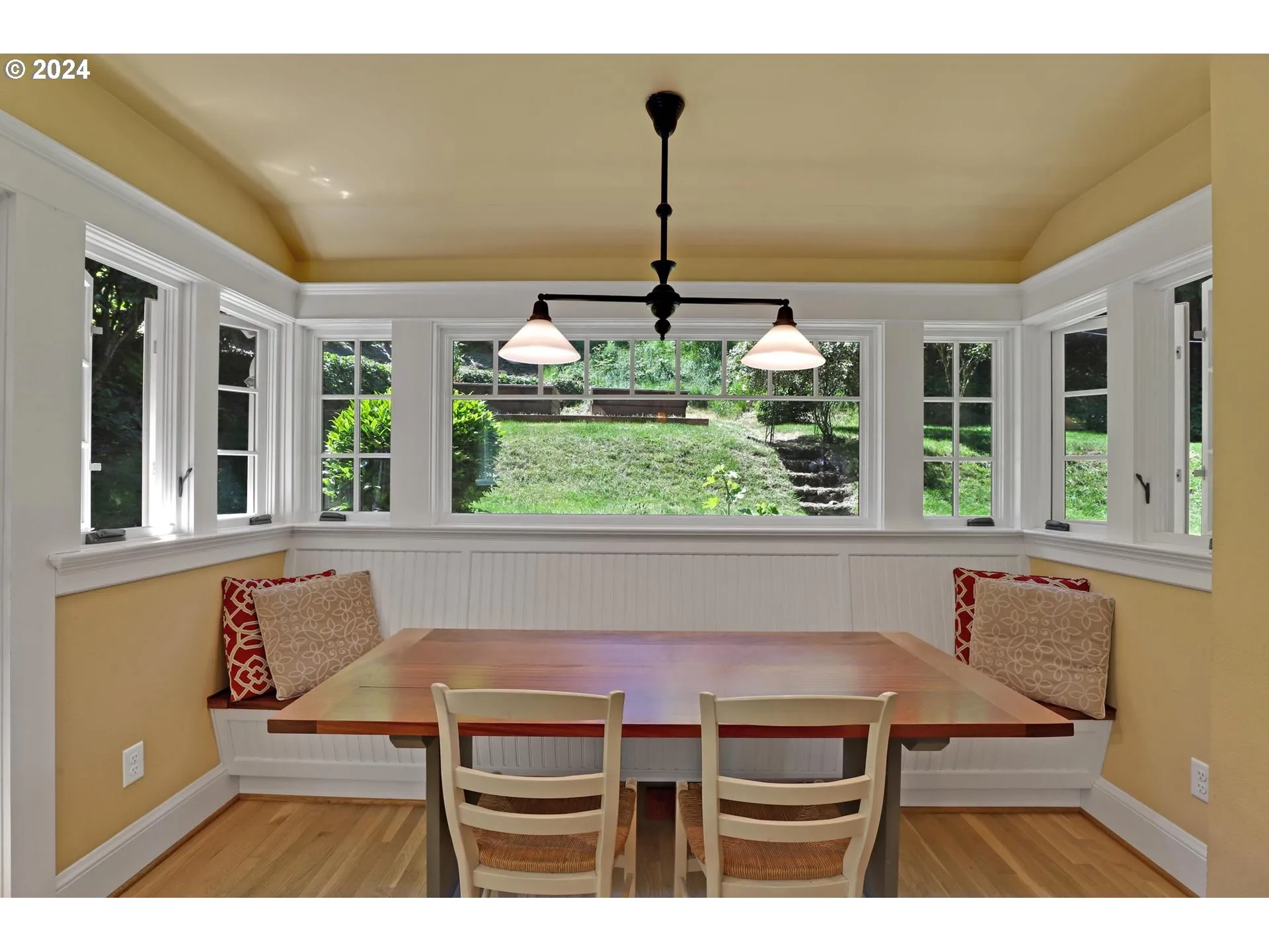 Kitchen-Eating Area