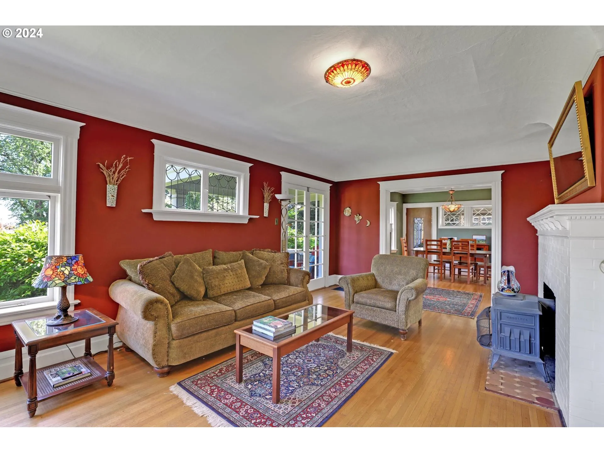 Living Room-Fireplace