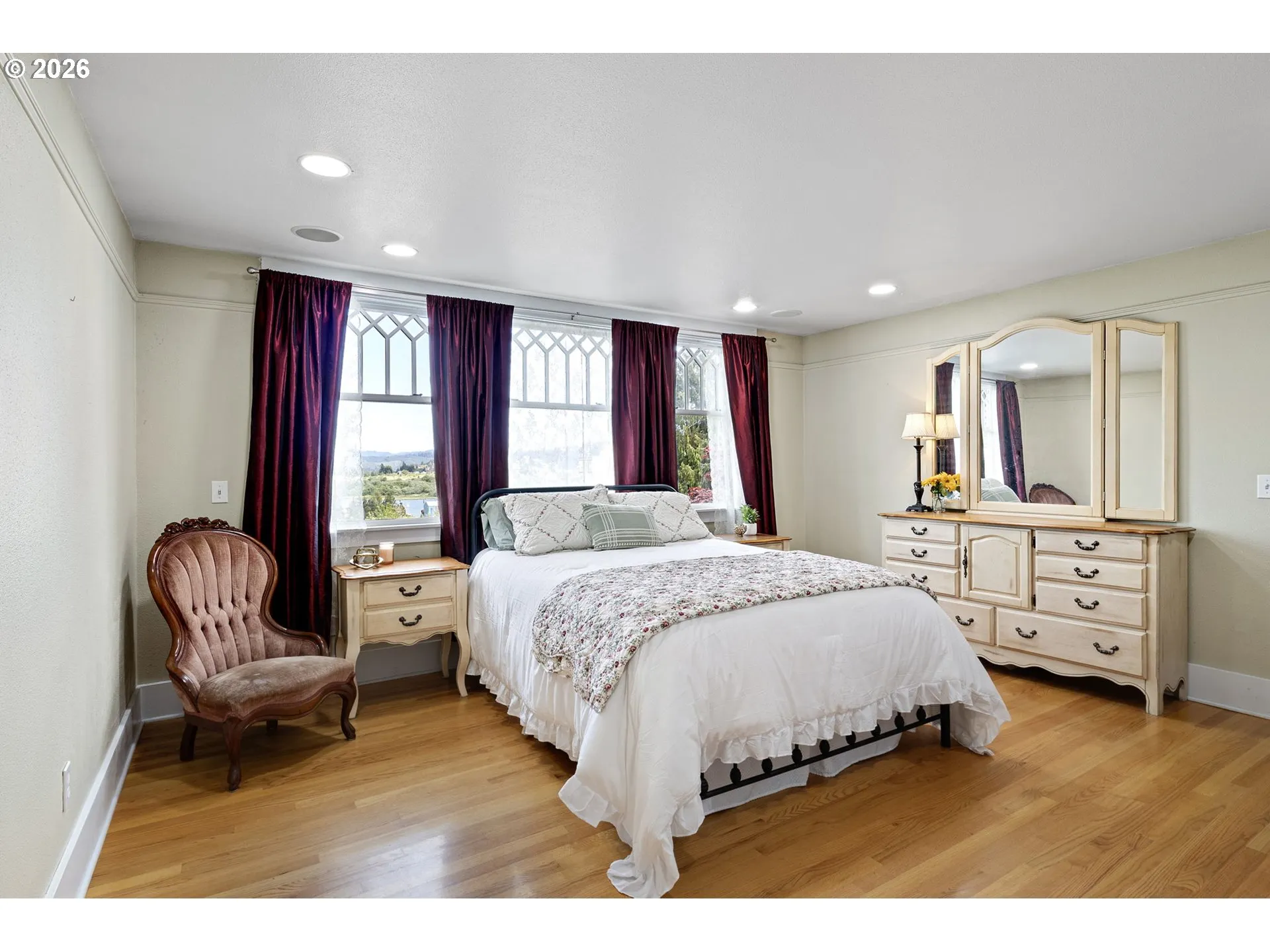 Bedroom, Primary-Upper