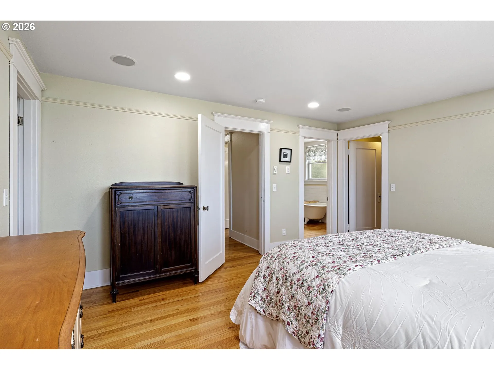 Bedroom, Primary