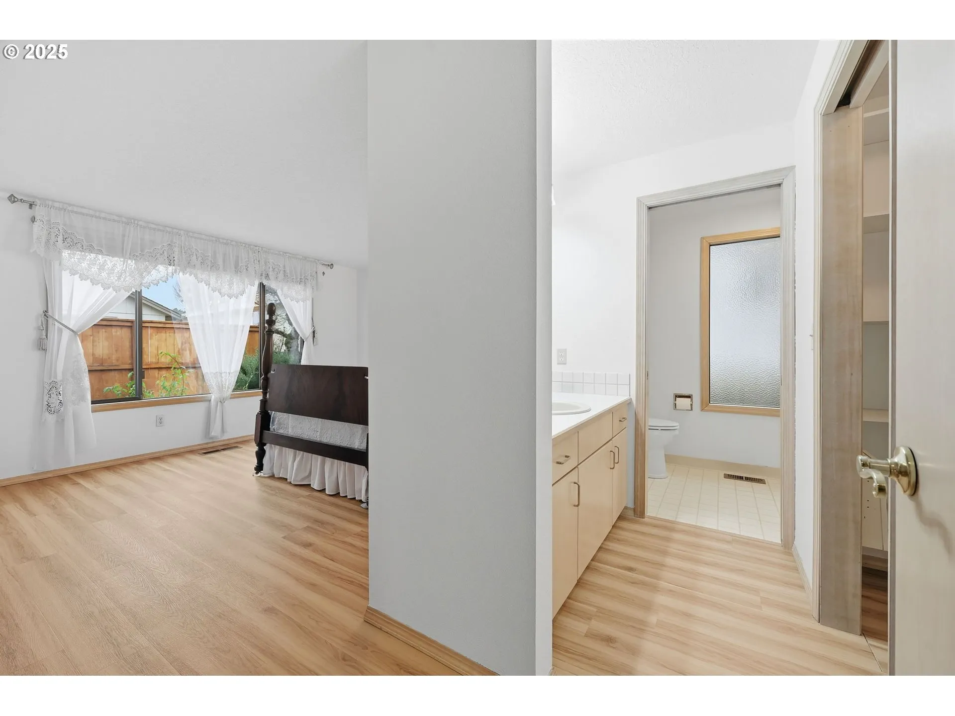 Bathroom, Attached-Walk-In Closet