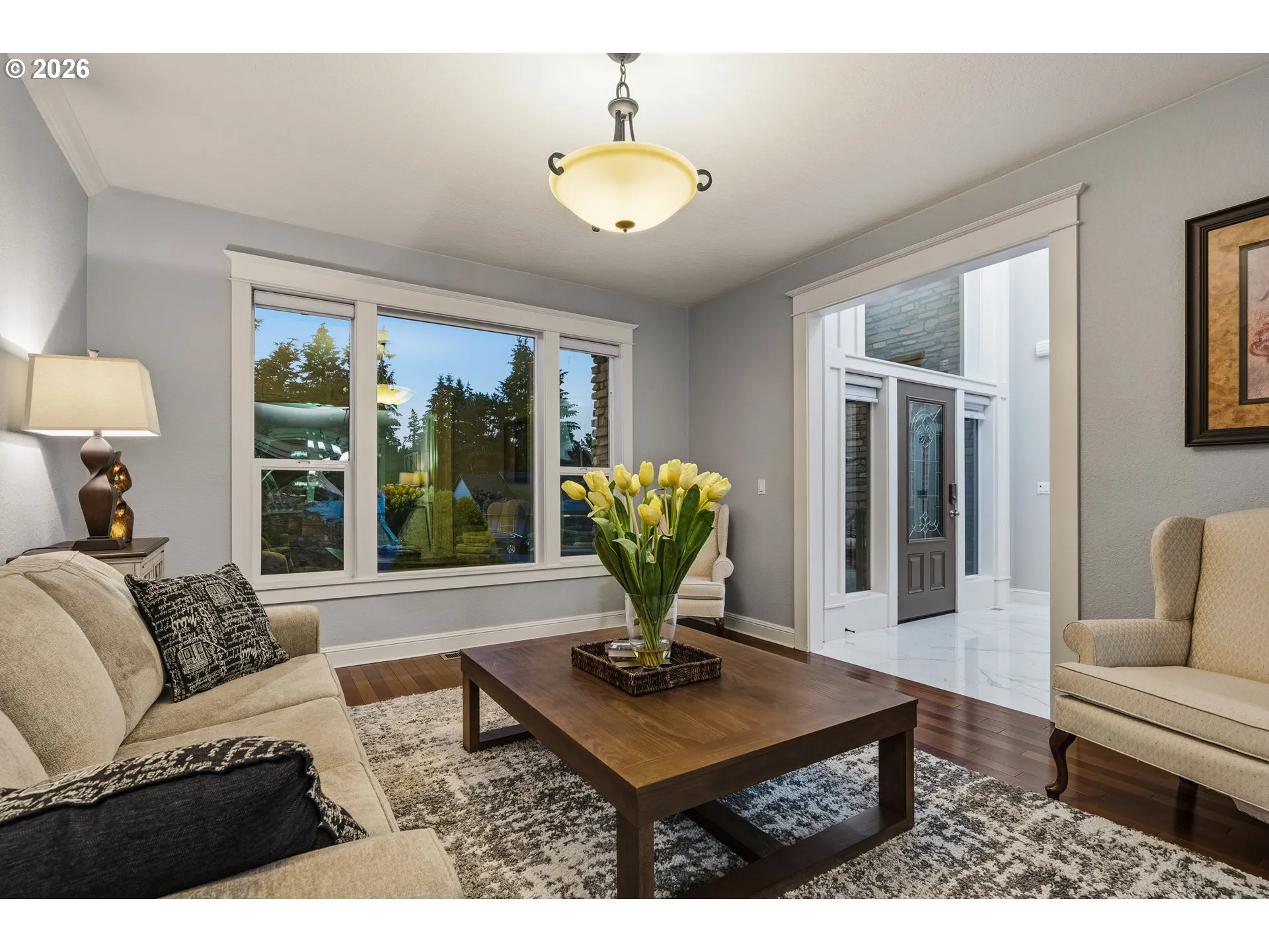Living Room/Entrance