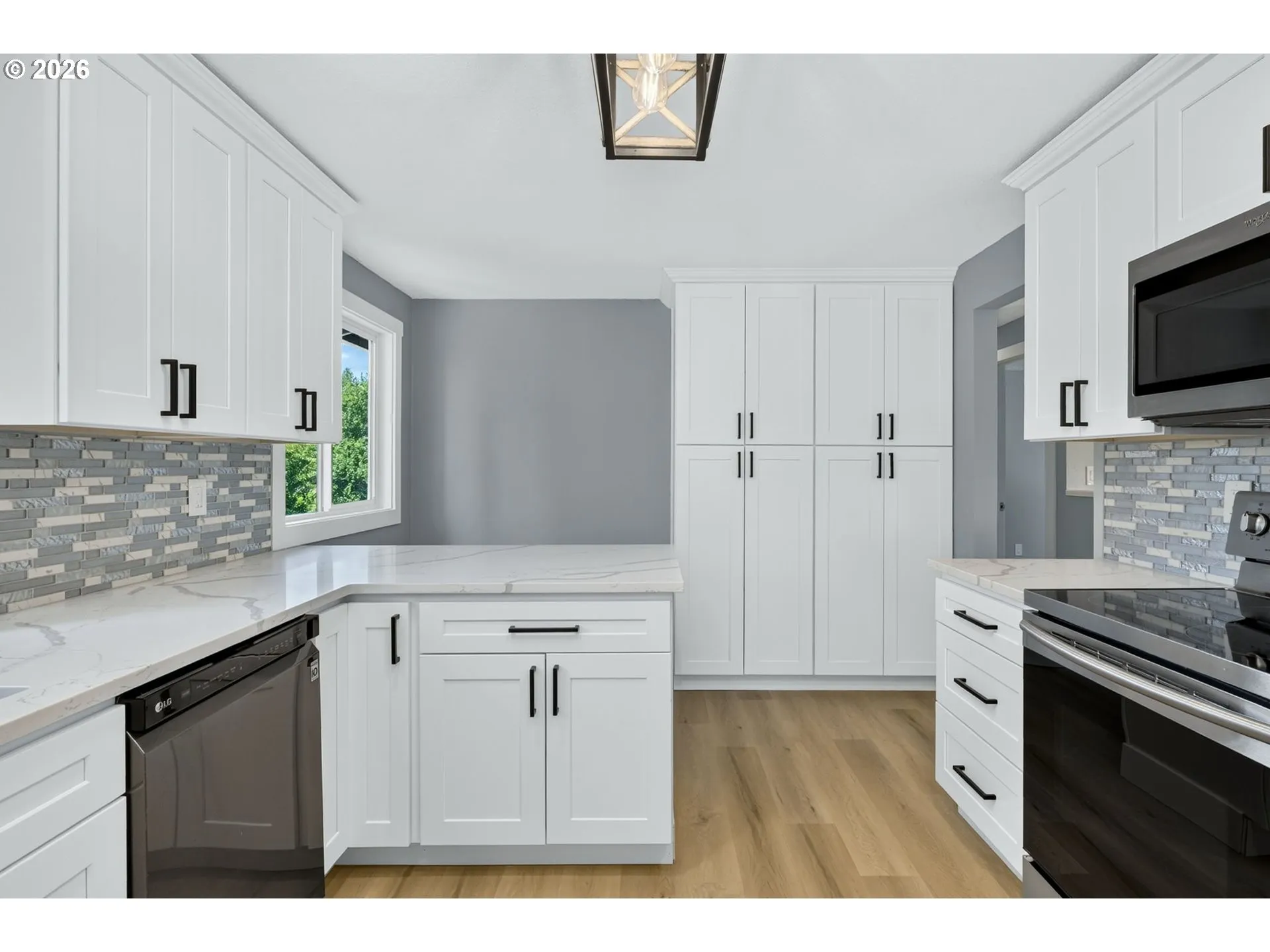 Kitchen-Breakfast Bar