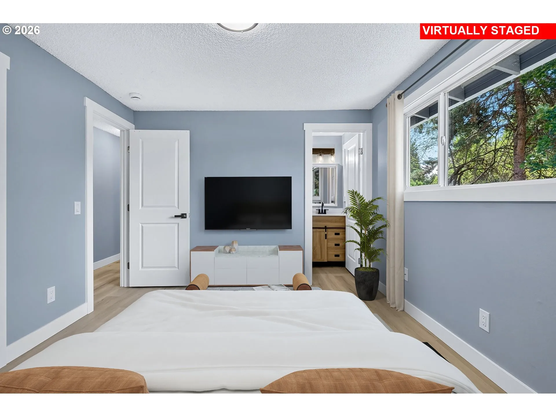 Primary Bedroom-Attached Bathroom