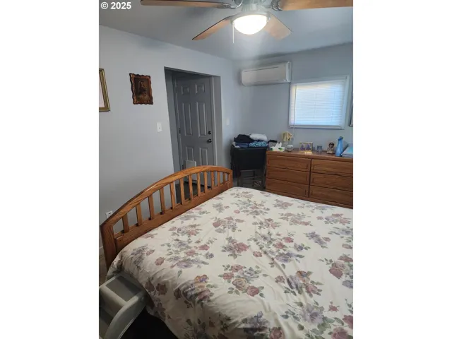 Primary Bedroom-Ceiling Fan