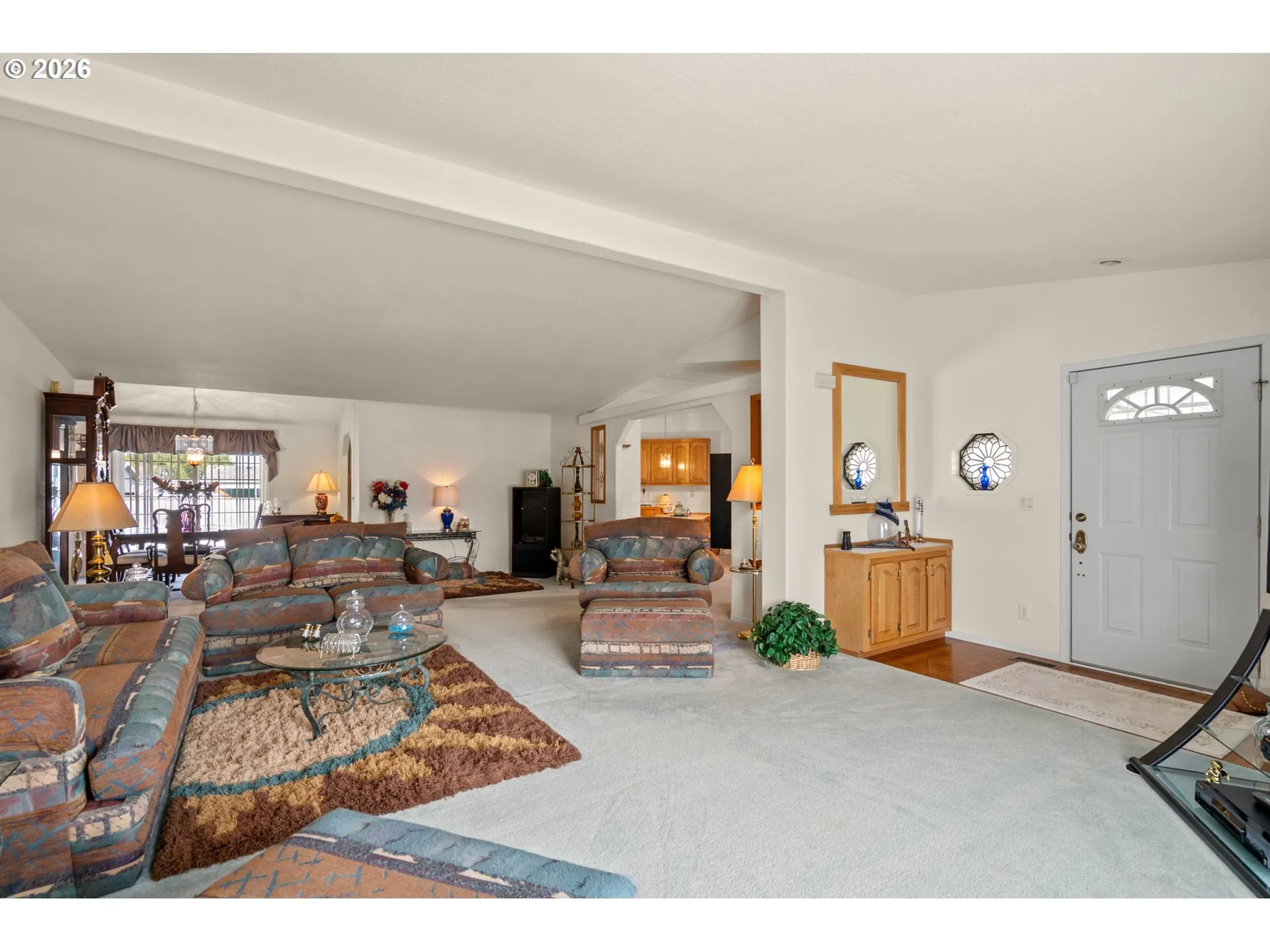 Living Room/Entrance