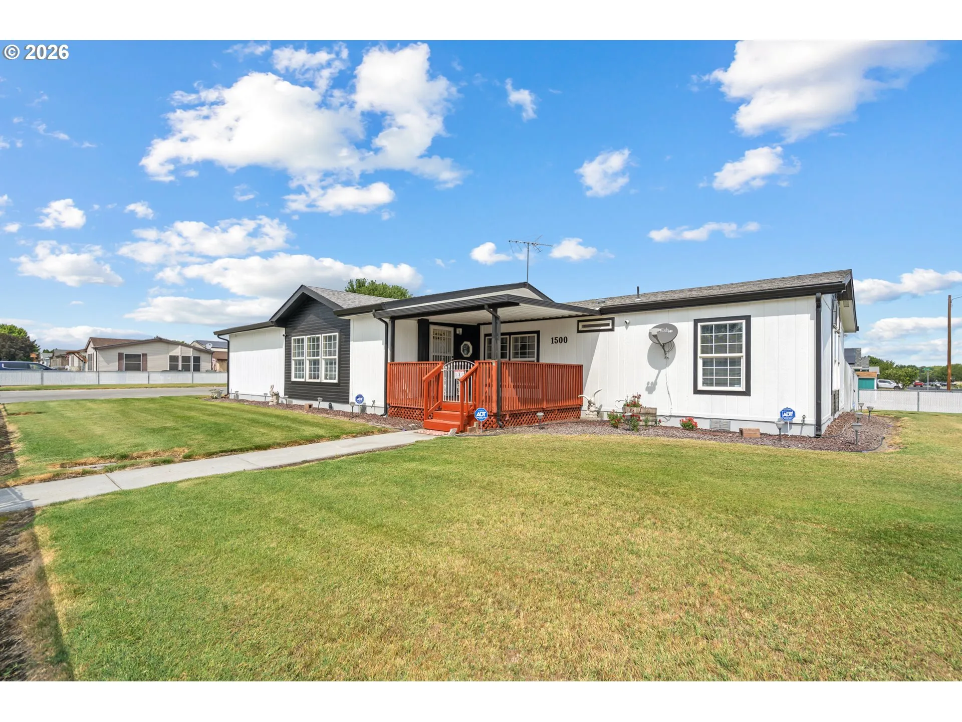Front Yard-Fenced