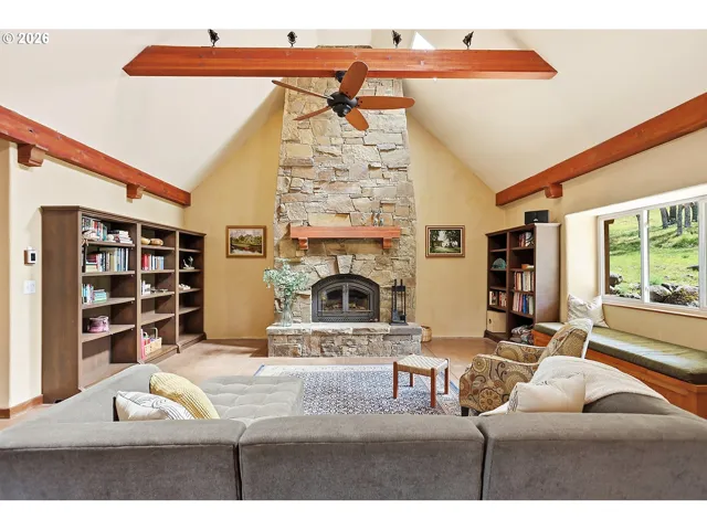 Living Room-Vaulted Ceilings
