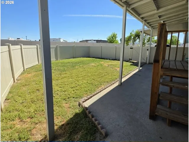 Front Yard-Fenced