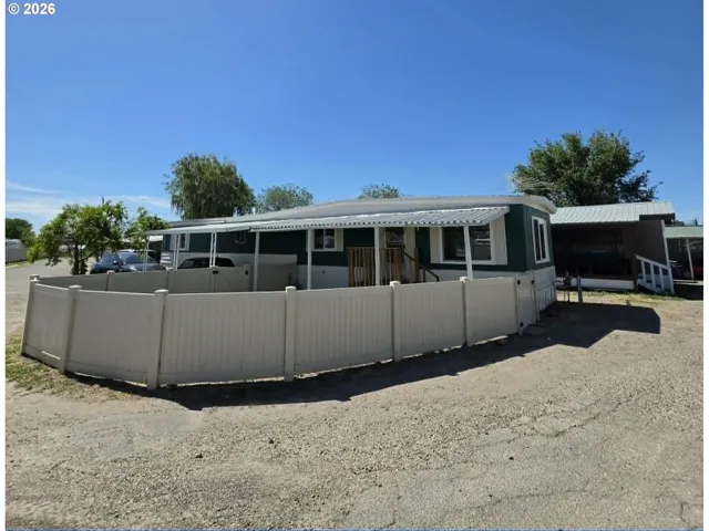 Front Yard-Fenced