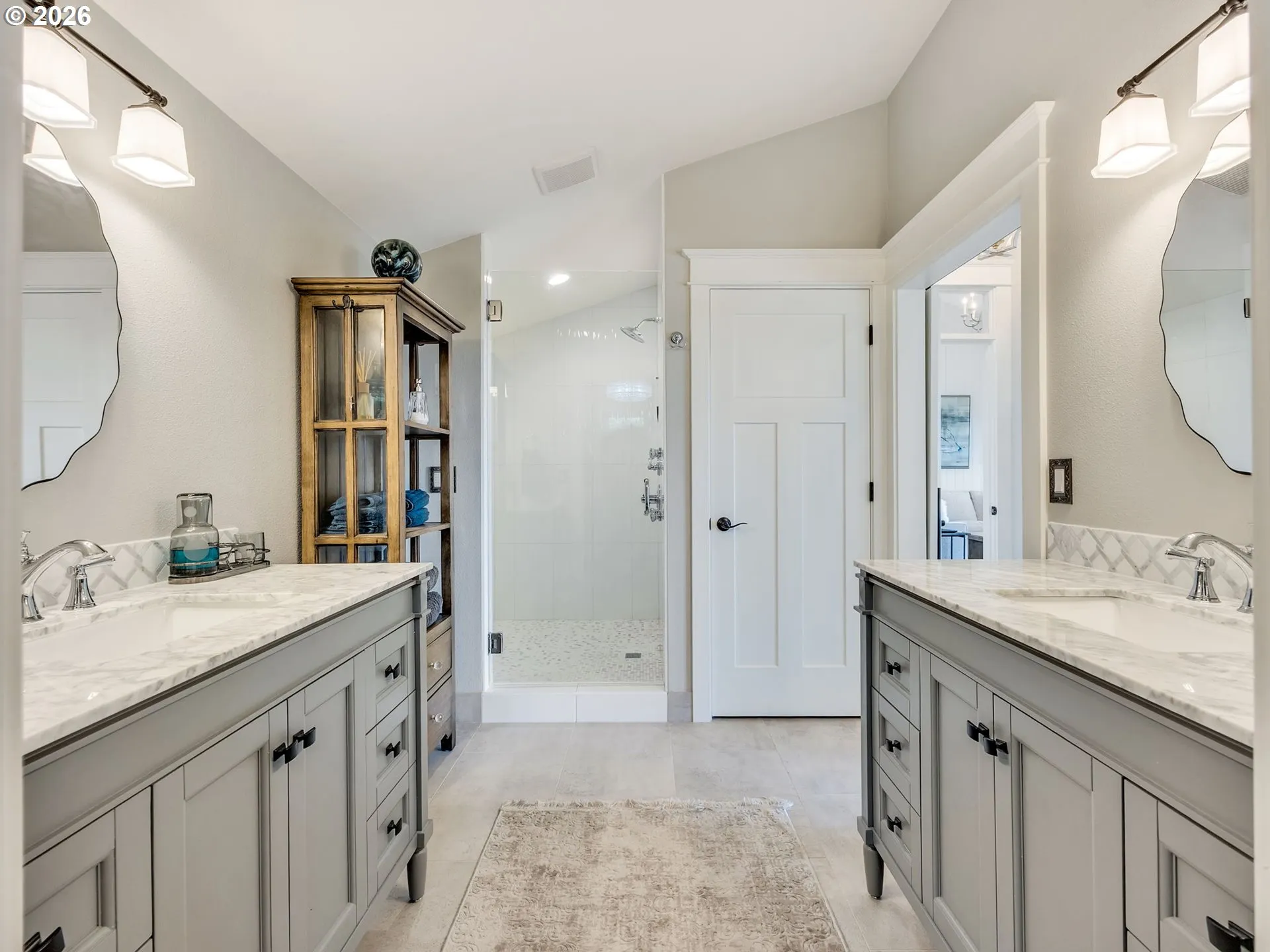 Bathroom, Attached-Walk-In Closet