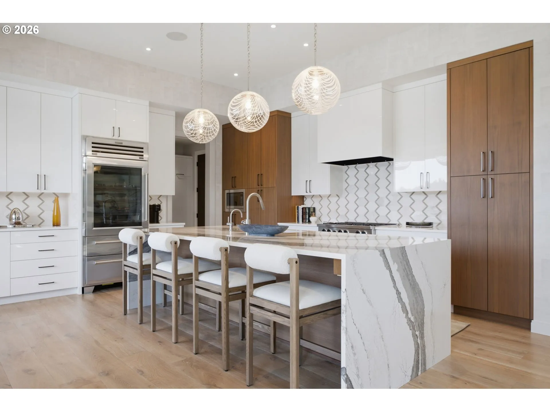 Kitchen-Breakfast Bar