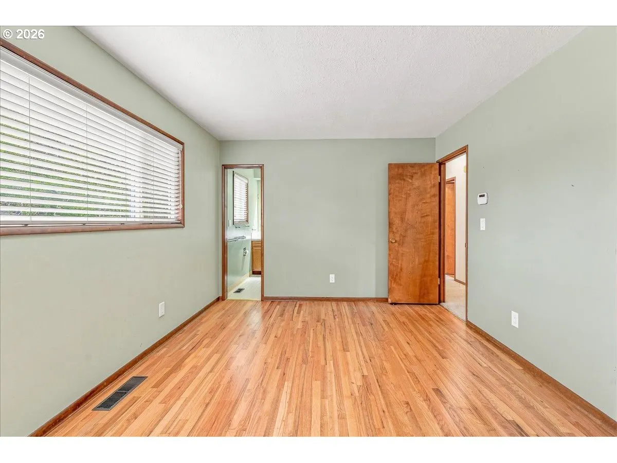 Primary Bedroom-Attached Bathroom